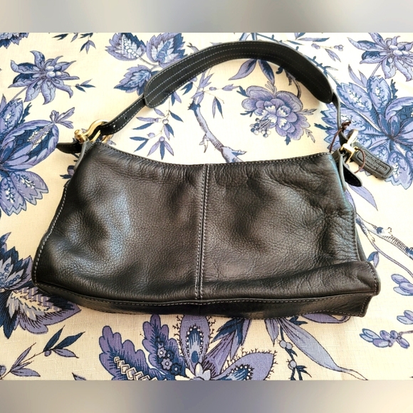 Liz Clairborne NYC Leather Shoulder Bag - Picture 1 of 7